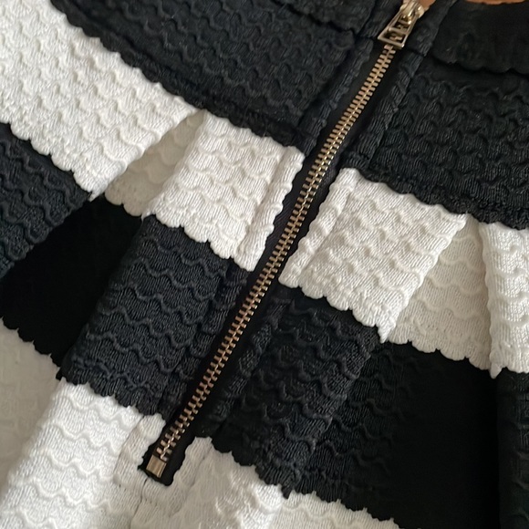 Moschino brand new skirt black white stripe US2 - Picture 6 of 9